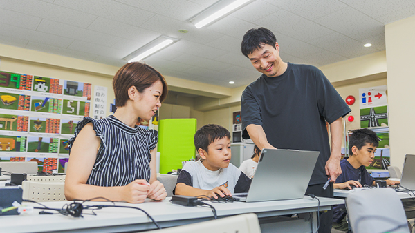 特別なワールドでプログラミングを体験（お子様）